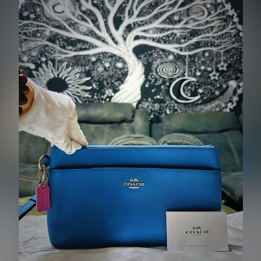 Coach Vibrant Blue Wristlet with Pink Accent new without tags - Picture 8 of 17